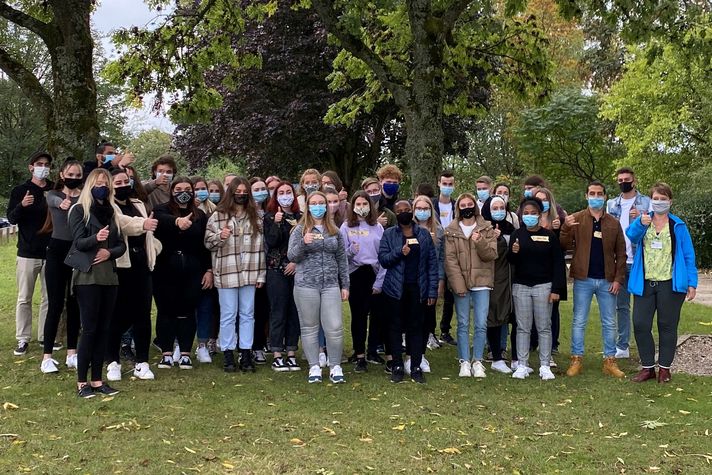 Gruppenbild: Auszubildende zum Pflegefachmann und Pflegefachfrau im Klinikum Saarbrücken