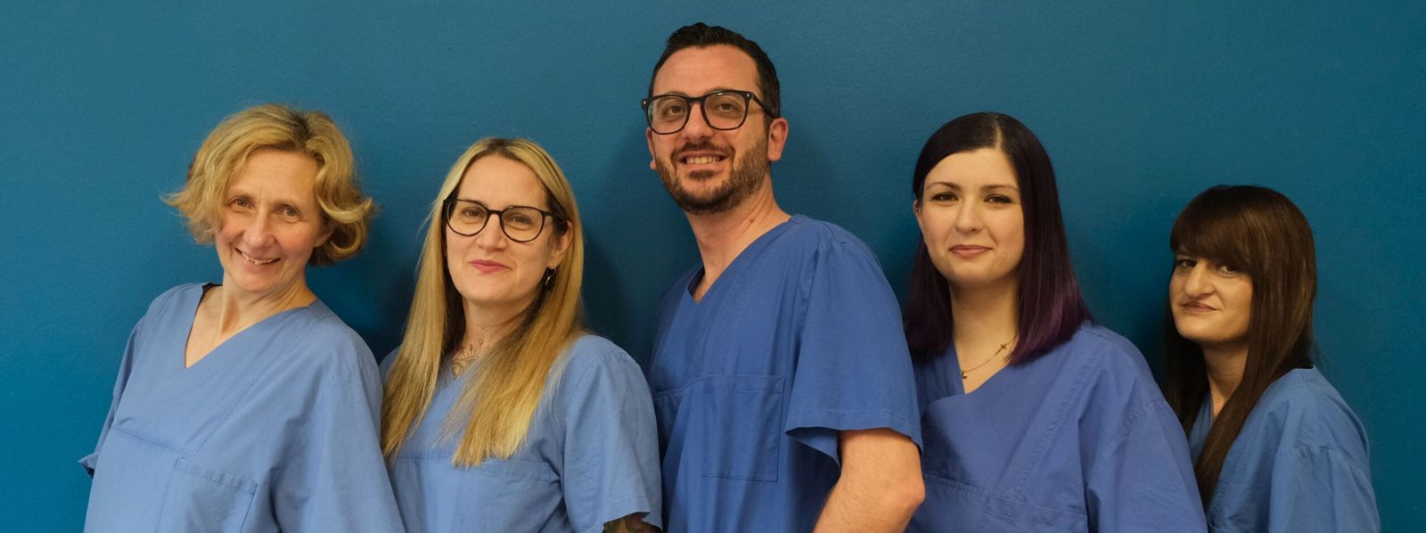 Ein Gruppenfoto der Mitarbeitenden im Adipositaszentrum auf dem Winterberg Slider_Adipositaszentrum.jpg