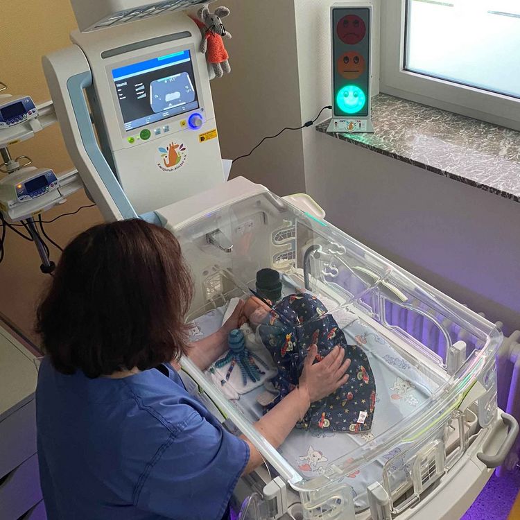 Ein Inkubator für die Kinderintensivstation des Klinikums Saarbrücken