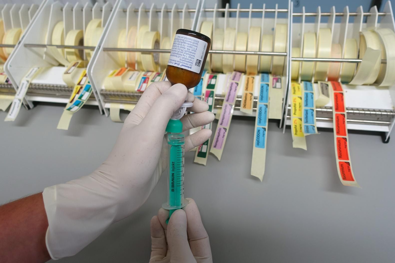 Thromboseprophylaxe: risikominimierende Behandlung beispielsweise durch blutverdünnende Medikamente. 