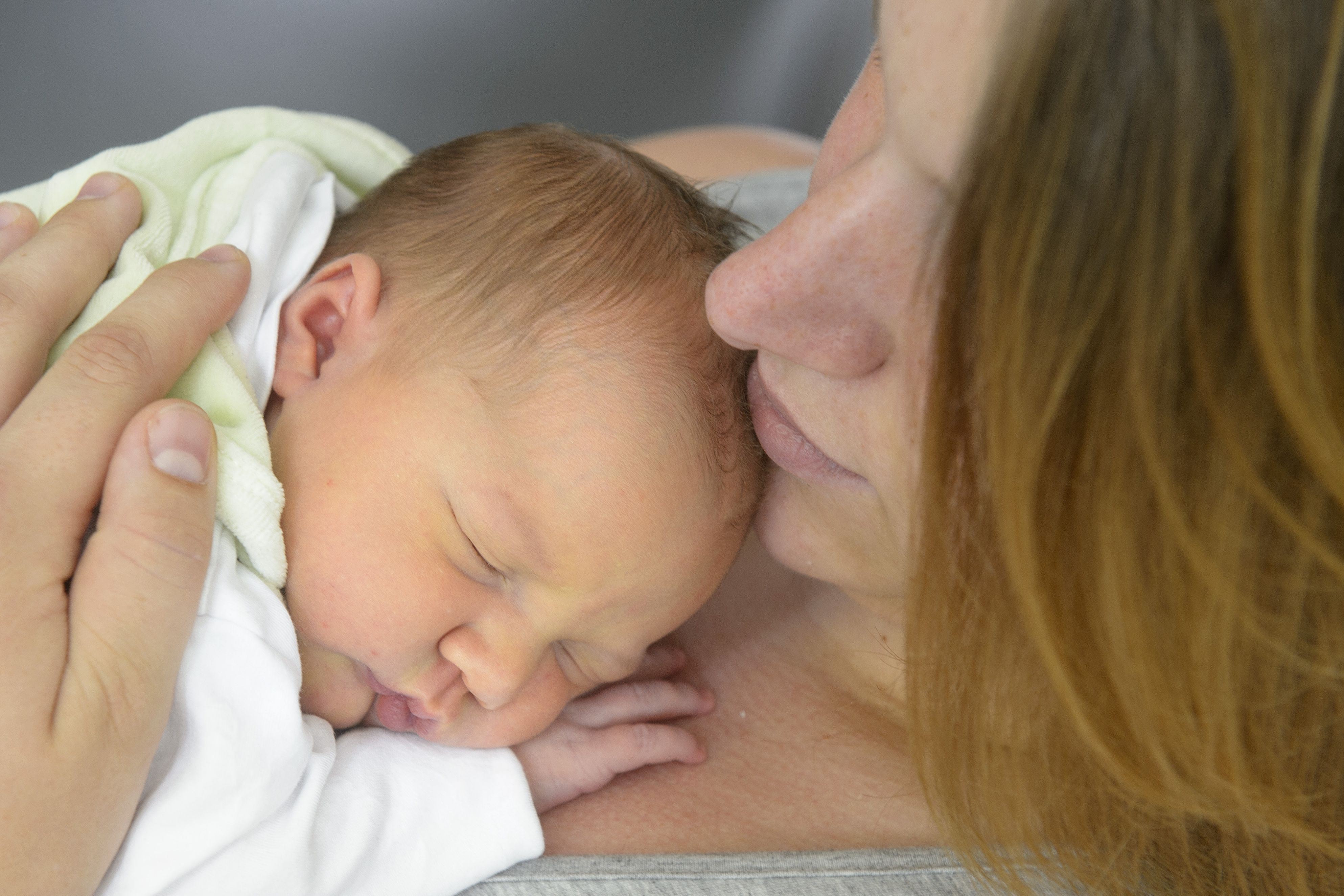 Bonding - Symbolfoto Mutter mit Baby