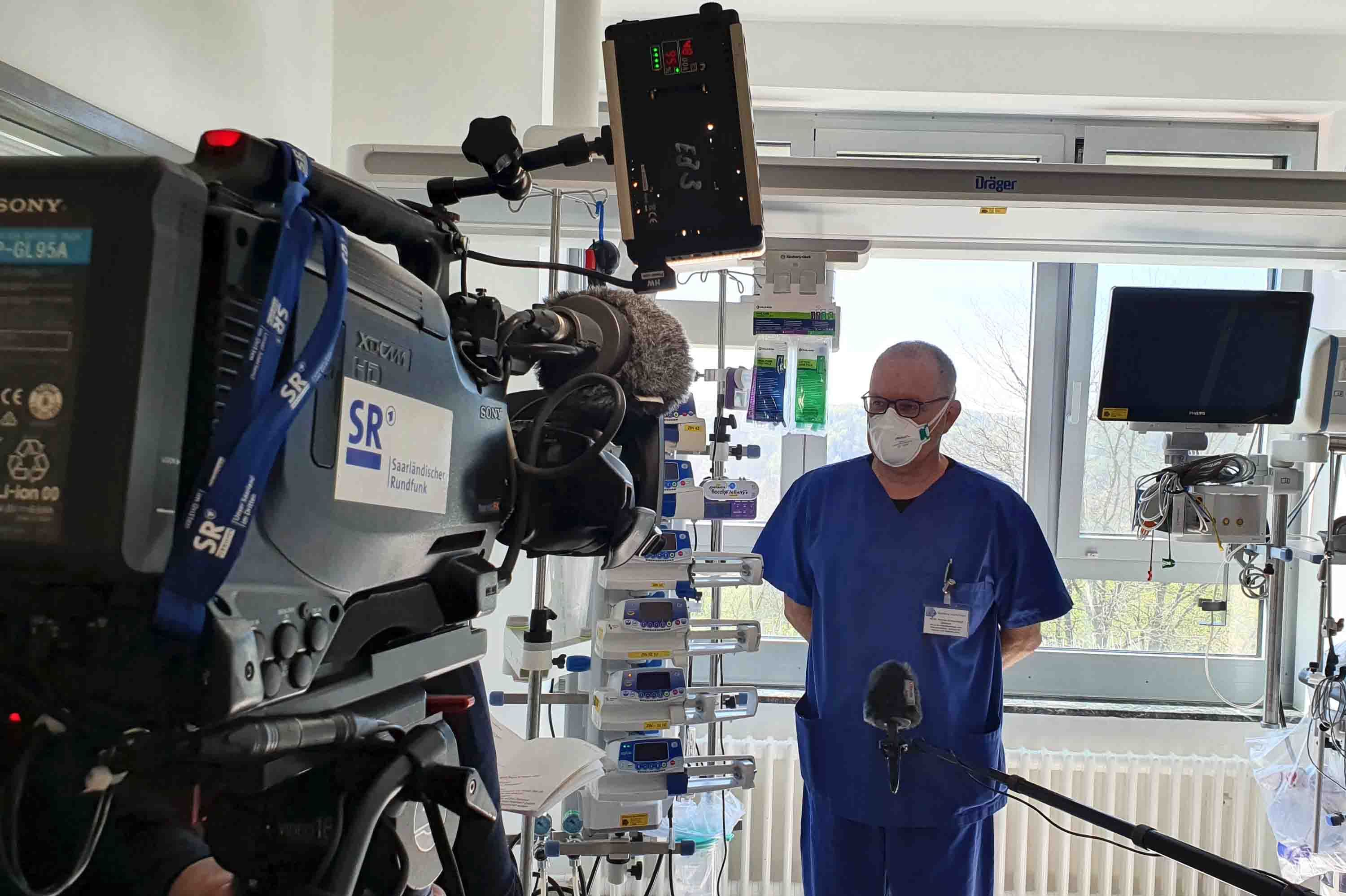 PD Dr. Konrad Schwarzkopf, Chefarzt der Klinik für Anästhesiologie und Intensivmedizin auf dem Winterberg, im SR-Interview