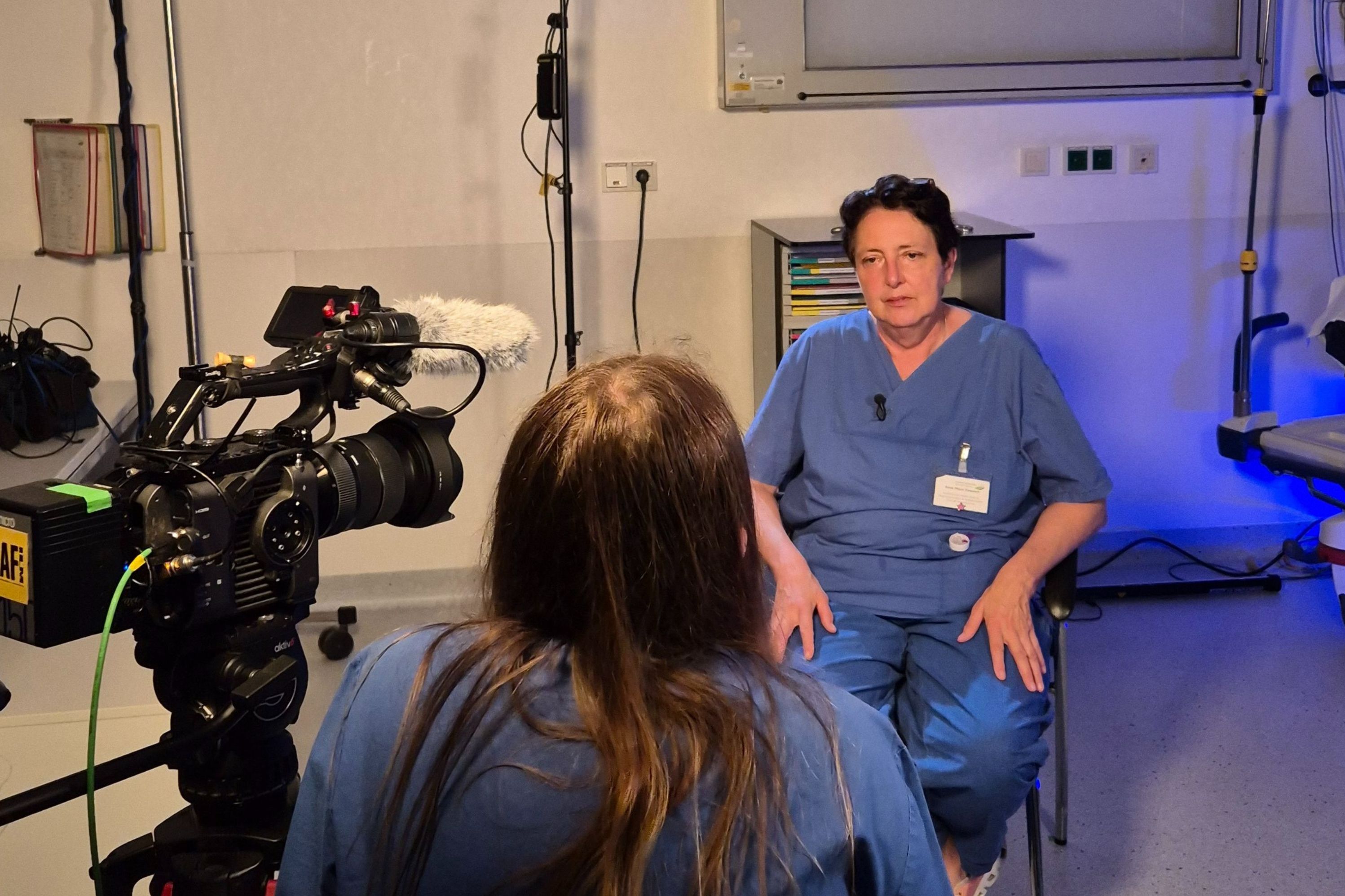 Dr. Anne Meier-Heinrich beim Interview mit DMAX.