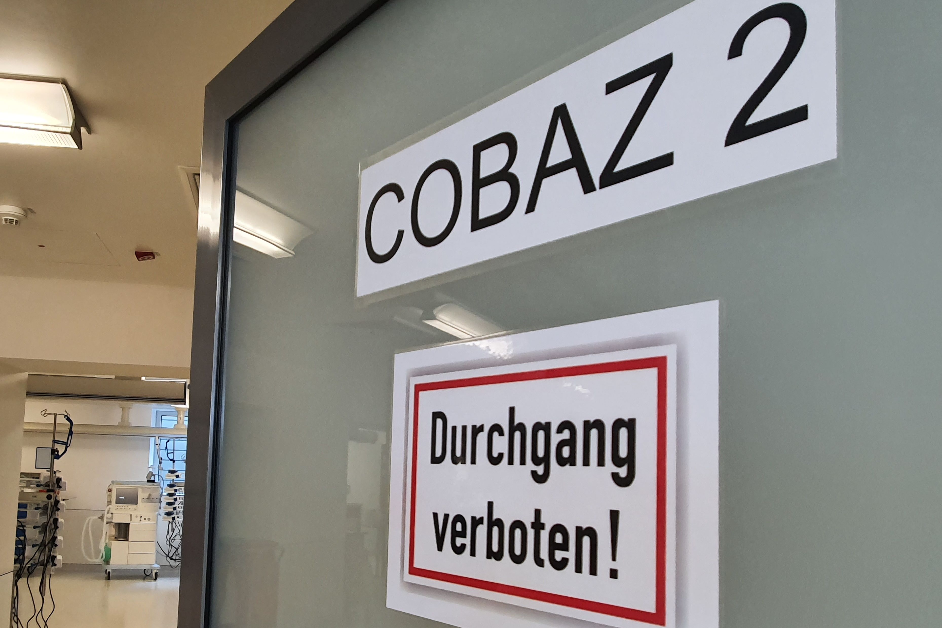 Blick in das 2. Corona-Beatmungszentrum im Klinikum Saarbrücken