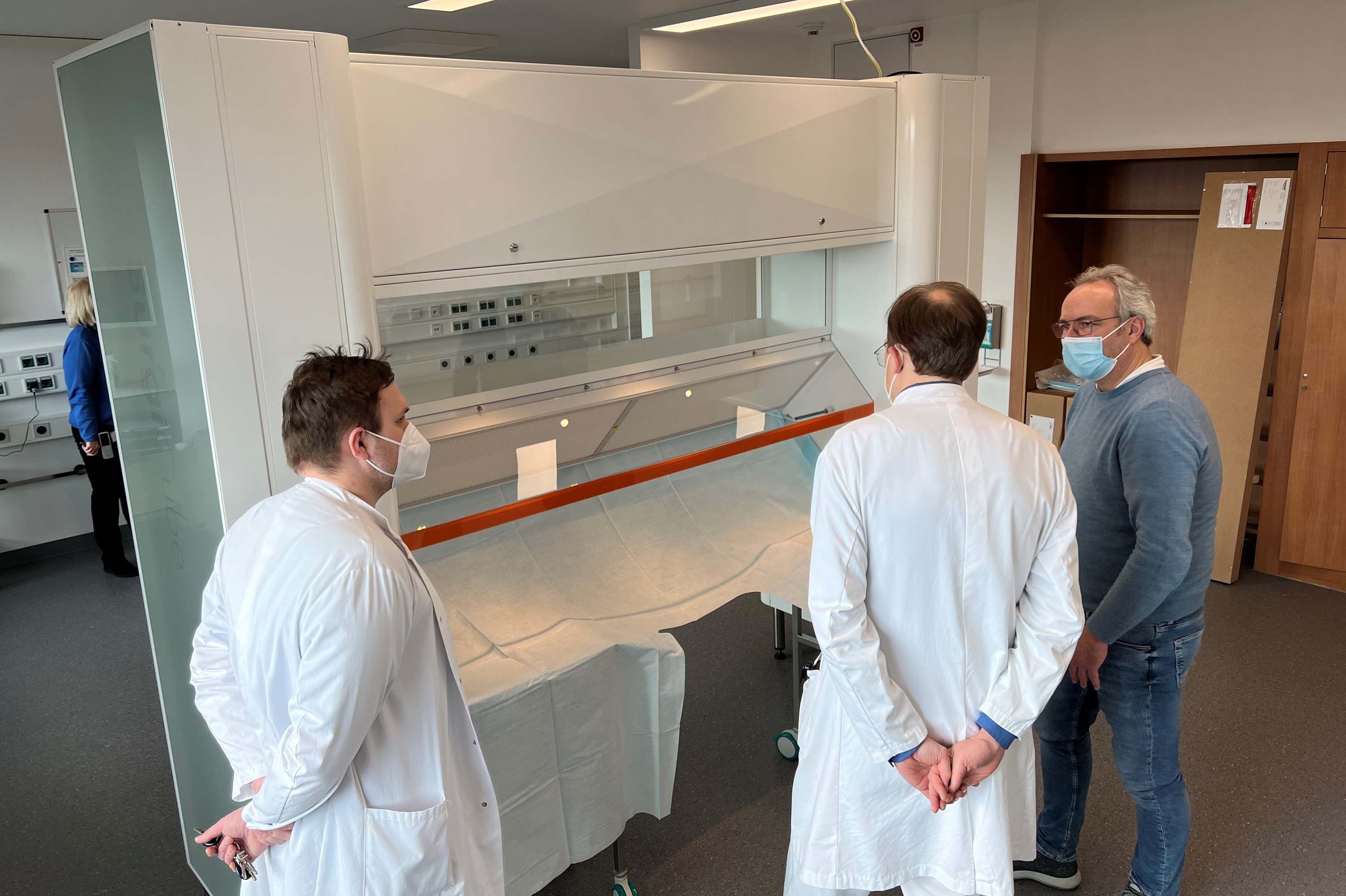 Blick auf neuen OP-Bereich, den sogenannten SurgiCube für Augen-OPs