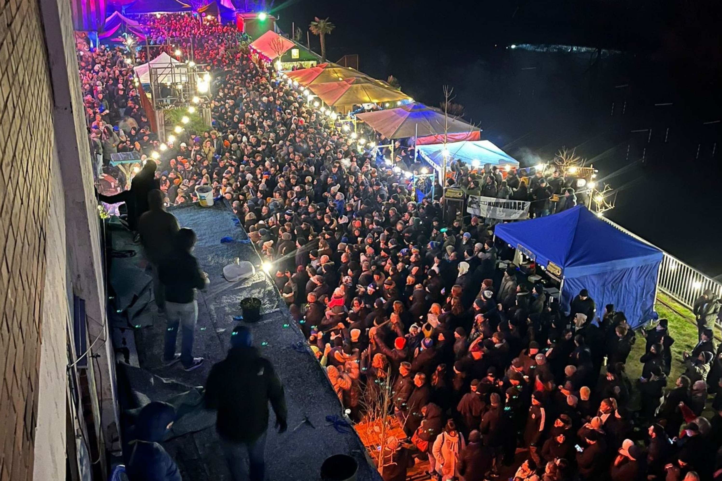 2. Weihnachtsmarkt des Förderkreises des 1. FCS am Saarbrücker Osthafen. 