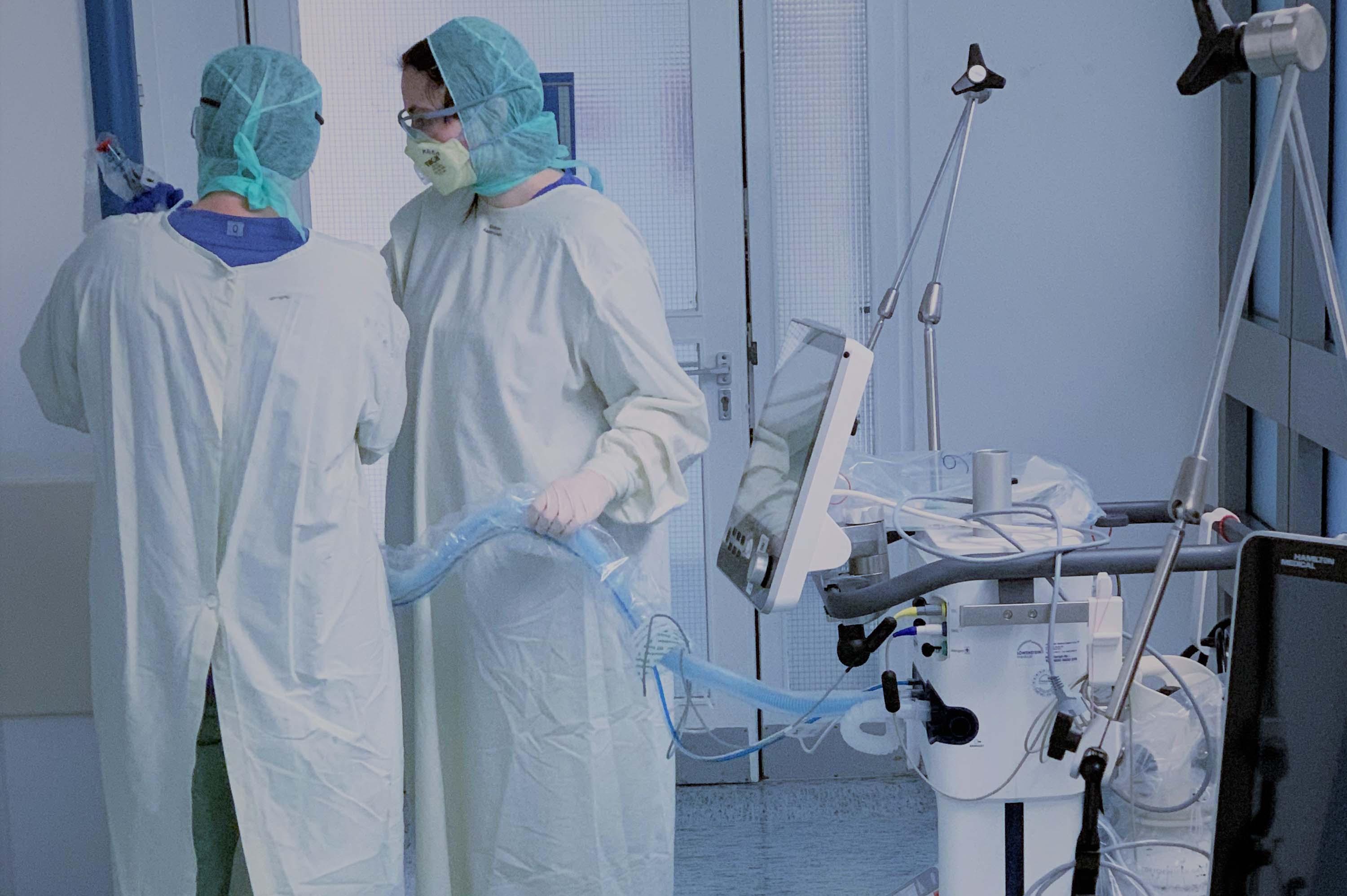 Pflegefachkräfte in Schutzausrüstung