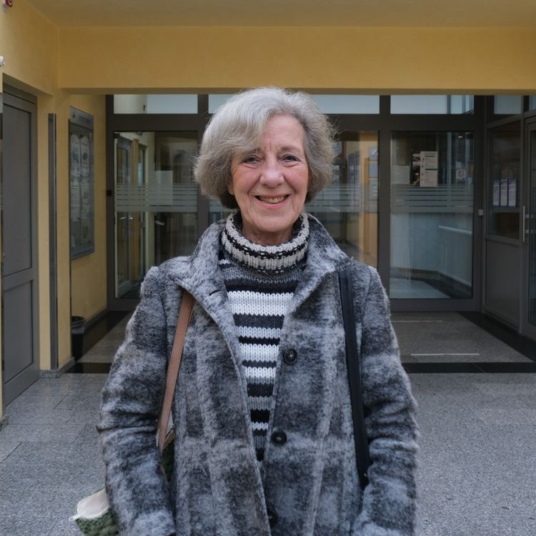 Hanne Wiesener, die sich seit über zehn Jahren ehrenamtlich für die Kleiderkammer im Klinikum Saarbrücken engagiert