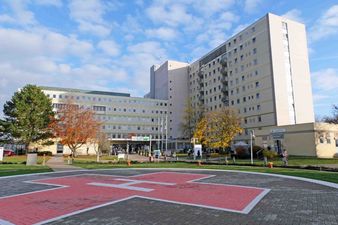 Klinikum Saarbrücken mit Helikopterlandeplatz