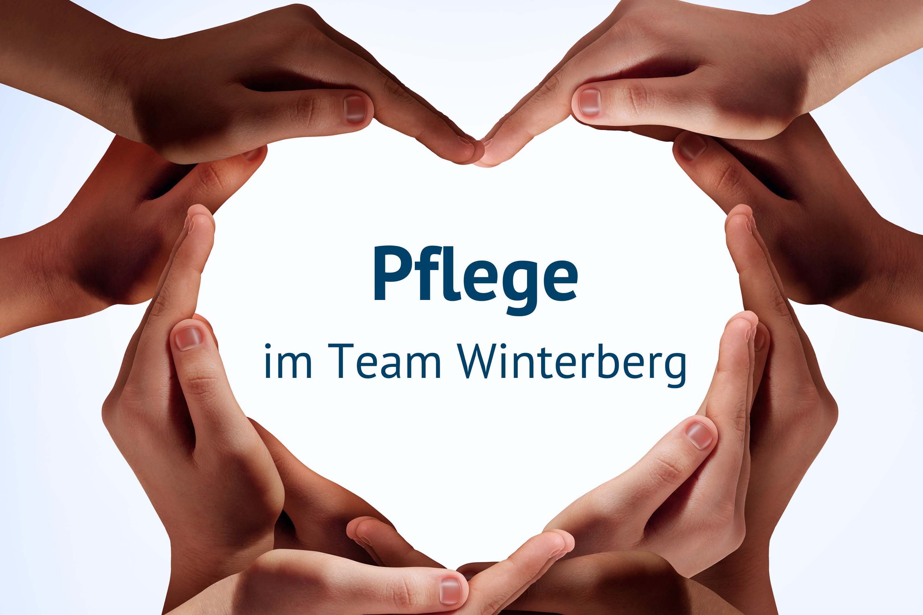 Hände, die ein Herz bilden - in der Mitte: Pflege, im Team Winterberg