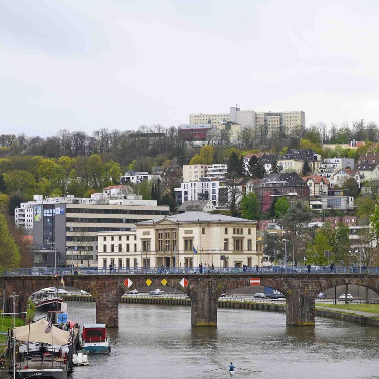 Klinikum Saarbrücken - DER WINTERBERG Blick aus der Stadt Saarbrücken auf den Winterberg