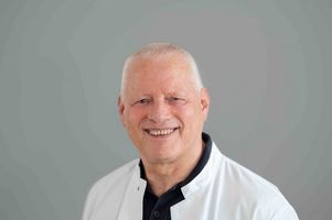 Portrait: Psychoonkologe Wolfang Merda im Klinikum Saarbrücken 