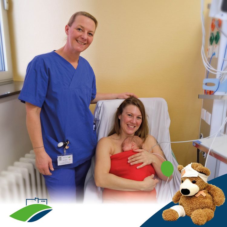 Serie #TeamKiKli: KIS – Pflege, die stark macht; Kinderkrankenschwester Ina Theiss mit Mutter Sarah Thome und Baby Lea im Bondingtop