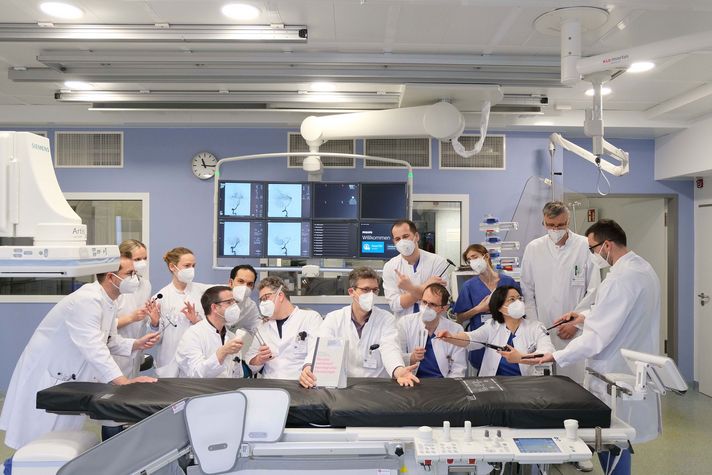 Challengefoto: Zeig dein #neuroteam, hier das Neuroteam rund um Chefarzt Dr. Andreas Binder im Klinikum Saarbrücken