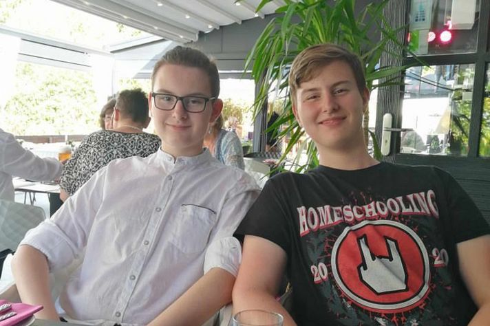 Die Zwillinge Marius (links) und Marcel Grauvogel. 