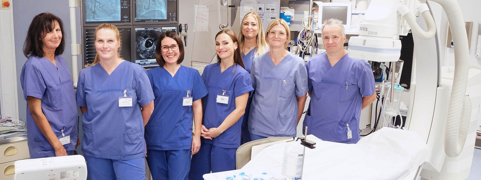 Team der IM2 Herz-, Lungen- und Gefäßkrankheiten im Herzkatheterlabor im Klinikum Saarbrücken. IM2_Team_HKL_Slider.jpg