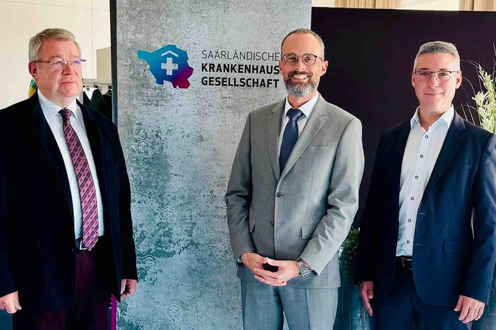 Dr. Christian Braun (Mitte) wurde zum Vorsitzenden der Saarländischen Krankenhausgesellschaft gewählt. 