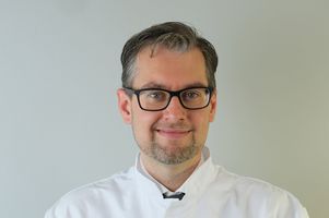Portrait: Dr. Michael Steffen, Chefarzt der Klinik für Gefäß- und endovaskulären Chirurgie im Klinikum Saarbrücken