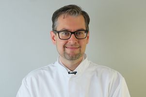 Portrait: Dr. Michael Steffen, Chefarzt der Klinik für Gefäß- und endovaskulären Chirurgie im Klinikum Saarbrücken