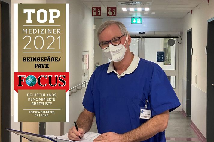 PD Dr. Thomas Petzold am Visitenwagen im Klinikum Saarbrücken 