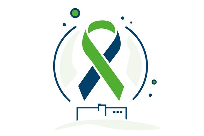 Icon: onkologische Schleife in den Winterberg-Farben Grün und Blau über dem Klinikum Saarbrücken