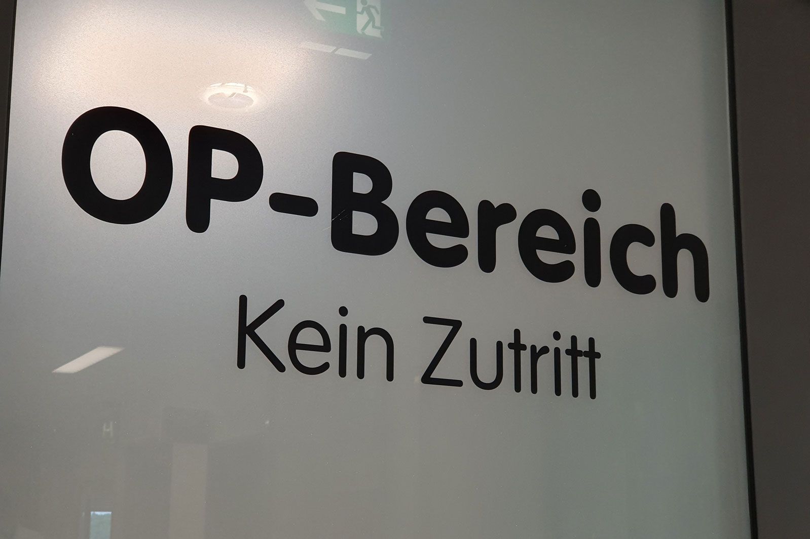 Neben der Chemotherapie und oder der Bestrahlung ist die Operation ein Meilenstein in der Darmkrebstherapie. Im Fokus bei all den Maßnahmen steht die Lebensqualität.