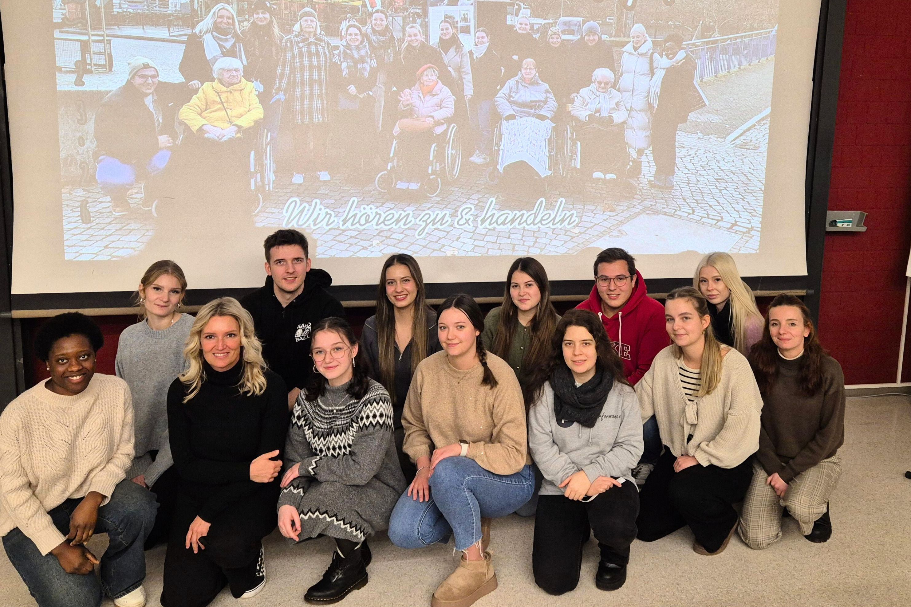 Projektvorstellung des ATA-Kurses 23-26 im Hörsaal des Klinikums Saarbrücken.