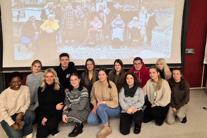 Projektvorstellung des ATA-Kurses 23-26 im Hörsaal des Klinikums Saarbrücken.