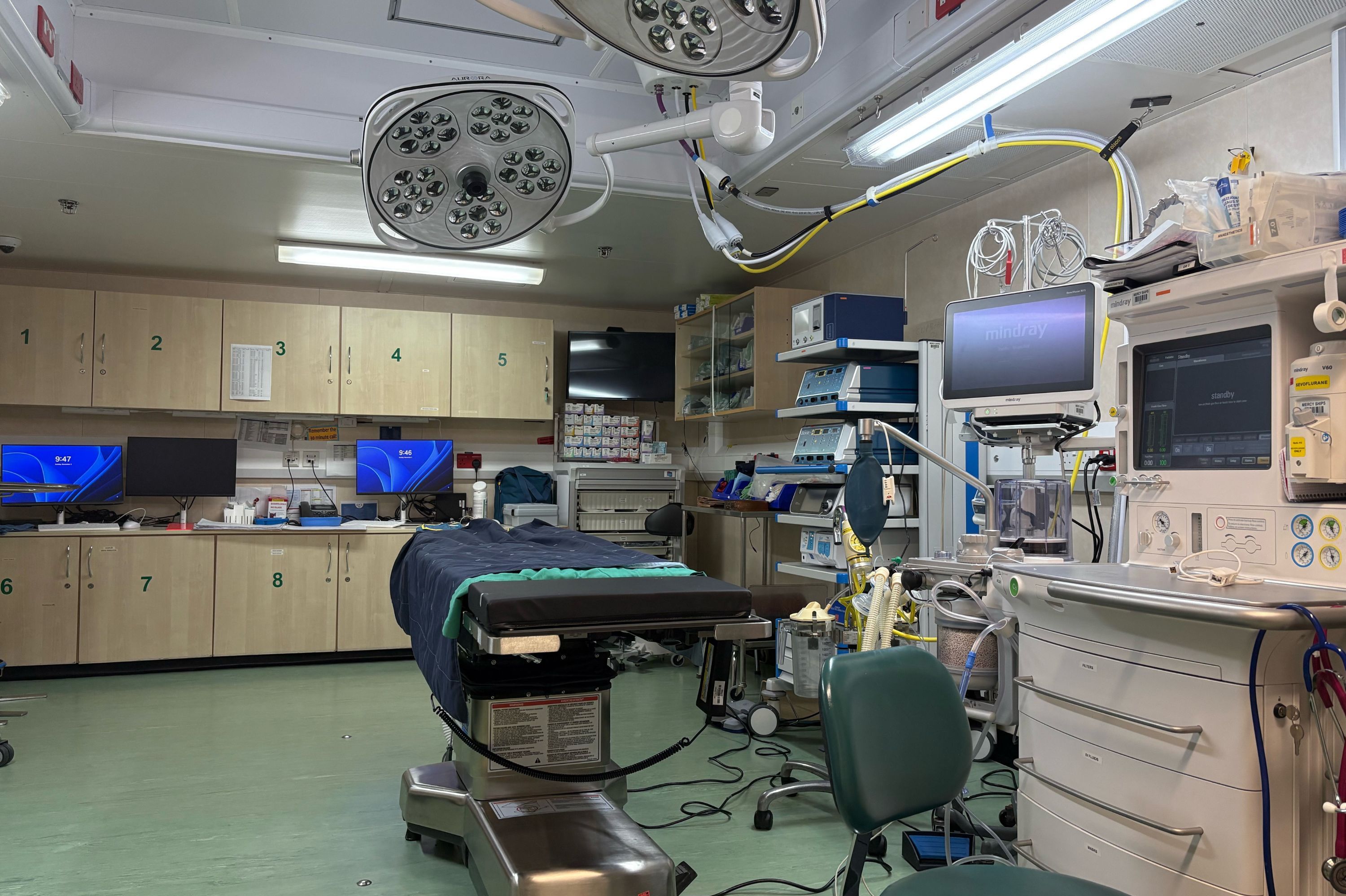 Das Foto zeigt einen Operationssaal auf dem Hospitalschiff "Africa Mercy".