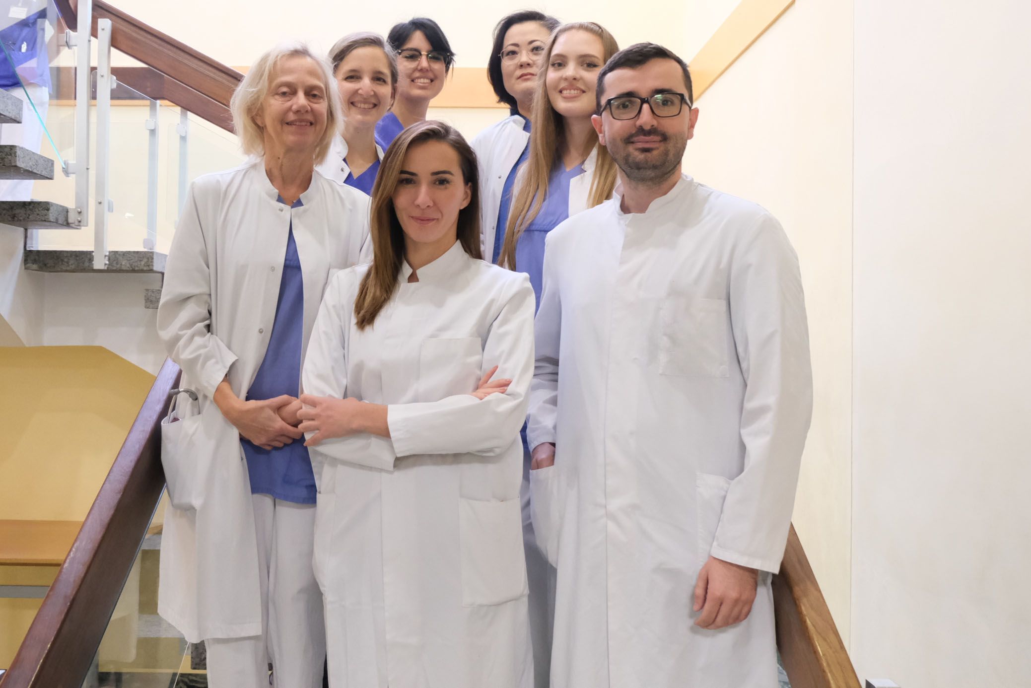 Ein Gruppenfoto von Ärztinnen und Ärzten der Neurologie