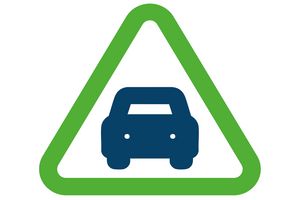 Icon: Auto in grünem Warndreieck