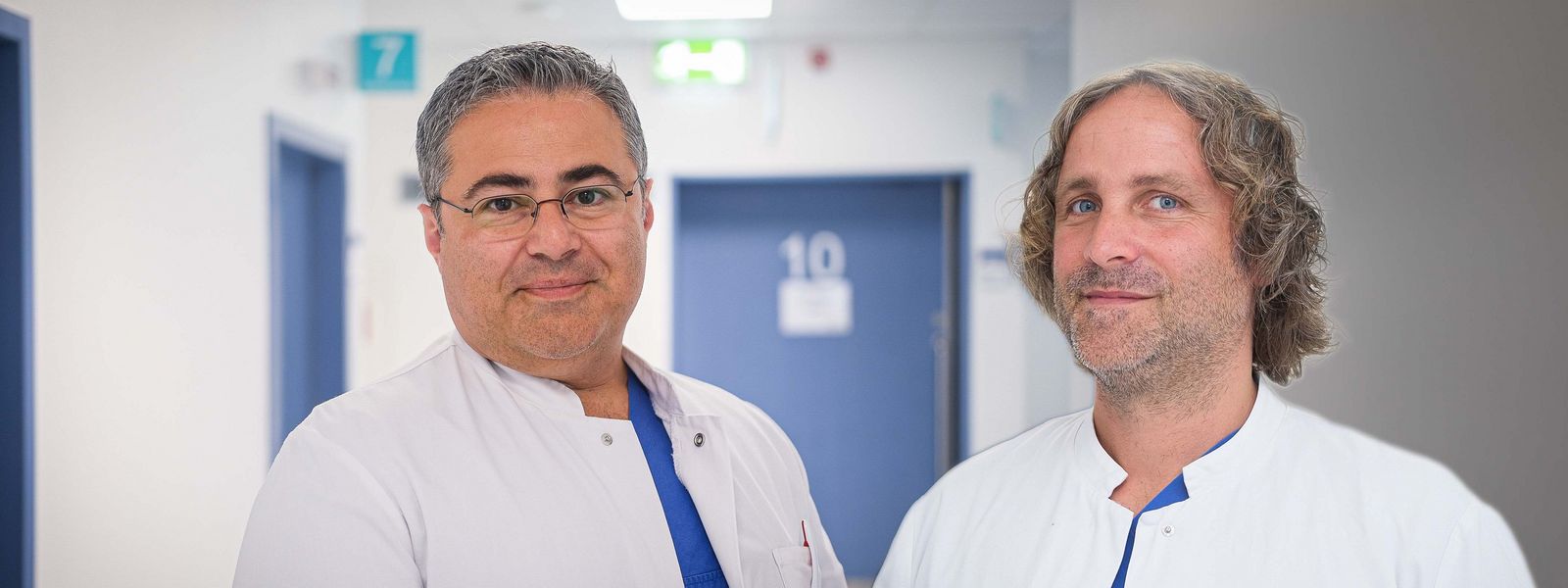 Die Sektionsleiter des Zentrums für Thoraxmedizin im Klinikum Saarbrücken: Alexander Gamrekeli (Thoraxchirurgie, links) und Felix Stöckle (Pneumologie) Slider_Thoraxmedizin_Sektionsleitungen.jpg
