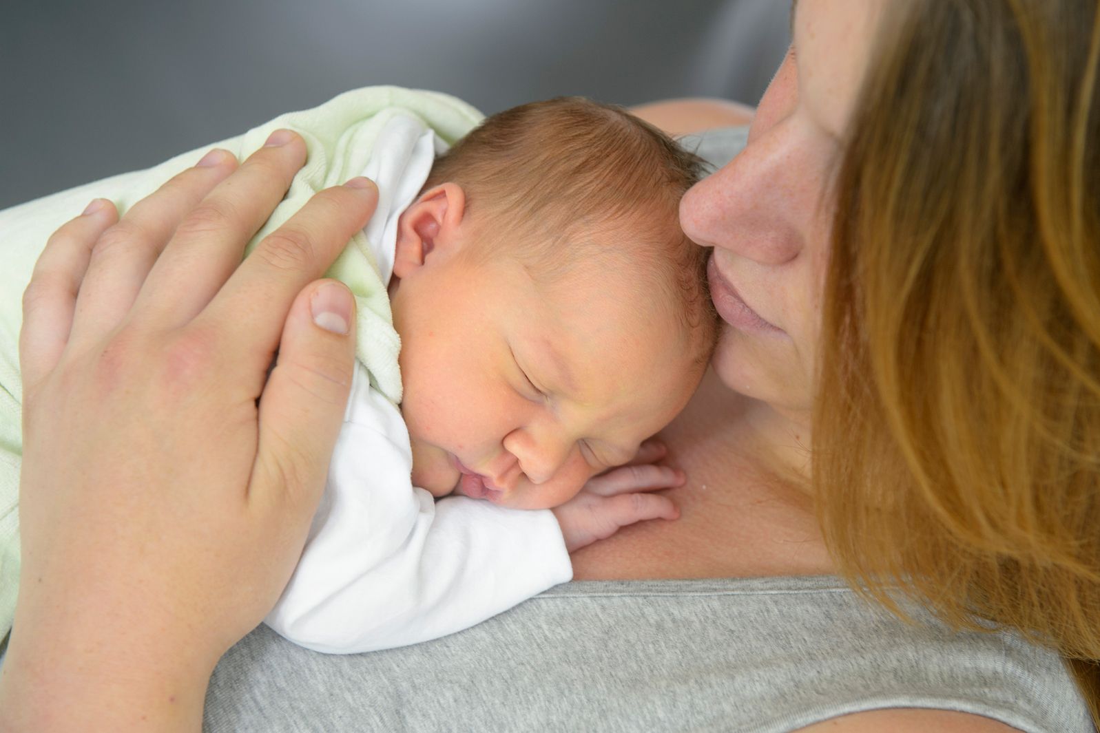 Mutter mit Baby - Elternschule im Klinikum Saarbrücken