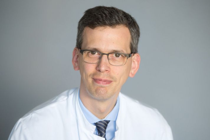 Portraitfoto Dr. Andreas Binder, Chefarzt Neurologie Klinikum Saarbrücken