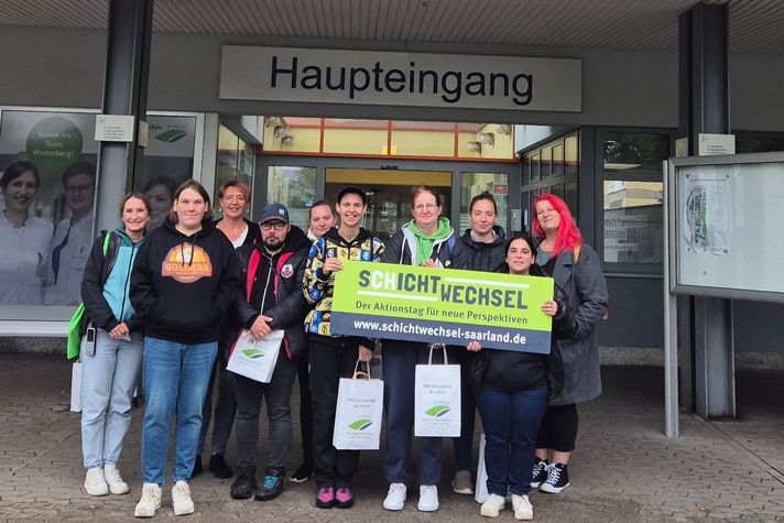 Ein Gruppenfoto von den Teilnehmern der Aktion Schichtwechsel 2025.