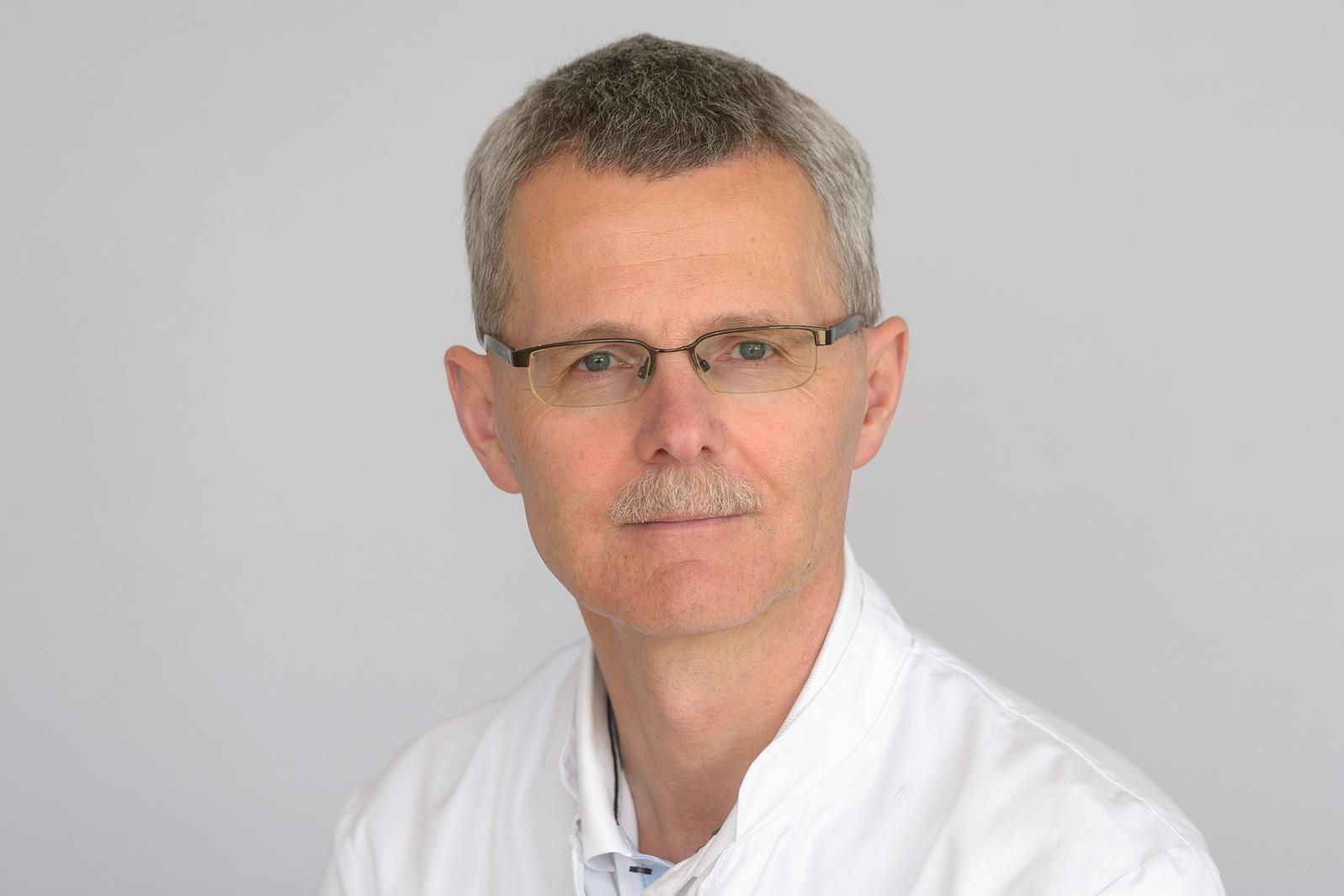 Portraitfoto Prof. Dr. Winfried Häuser