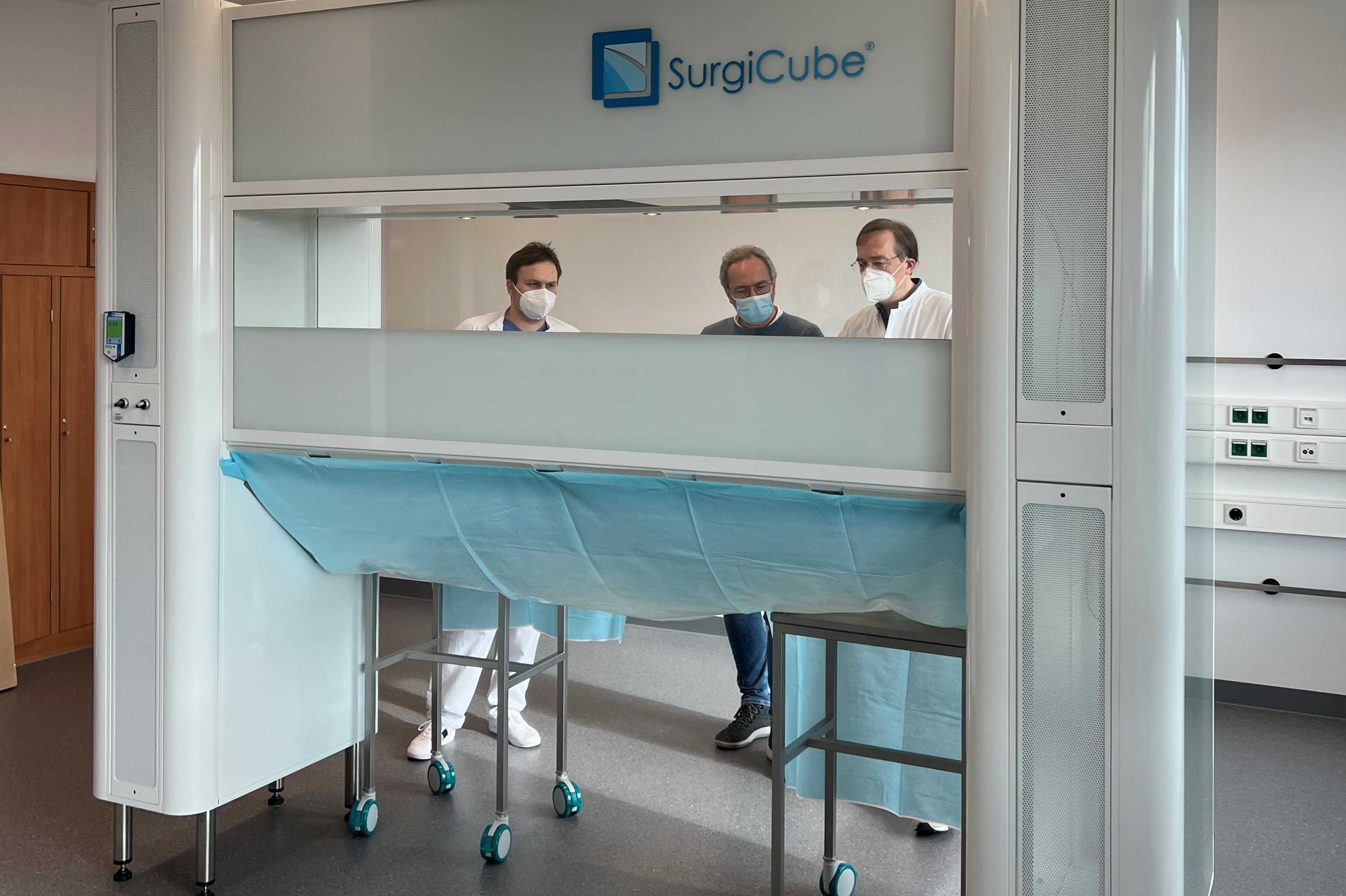 Blick auf neuen OP-Bereich, den sogenannten SurgiCube für Augen-OPs