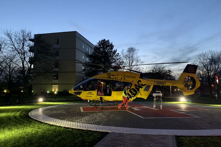 Hubschrauber vor dem Klinikum Saarbrücken
