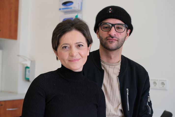 Sukriye Igrek und ihr Ehemann Maclum Ayten im Untersuchungs- und Behandlungszenrtum im Klinikum Saarbrücken 