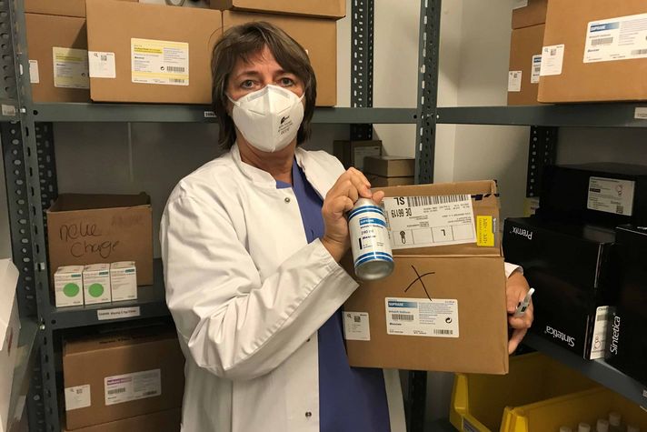 Beate Halex, Leiterin der Krankenhausapotheke des Klinikums Saarbrücken