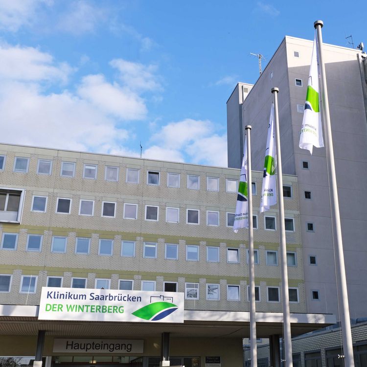 Klinikum Saarbrücken - DER WINTERBERG Eingangsbereich