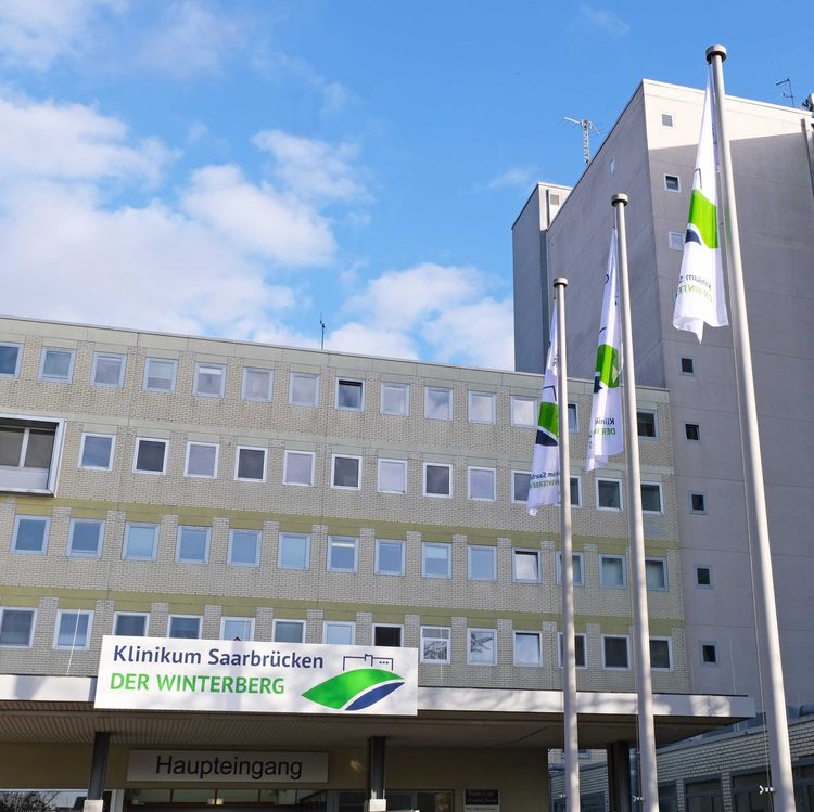 Klinikum Saarbrücken - DER WINTERBERG Eingangsbereich