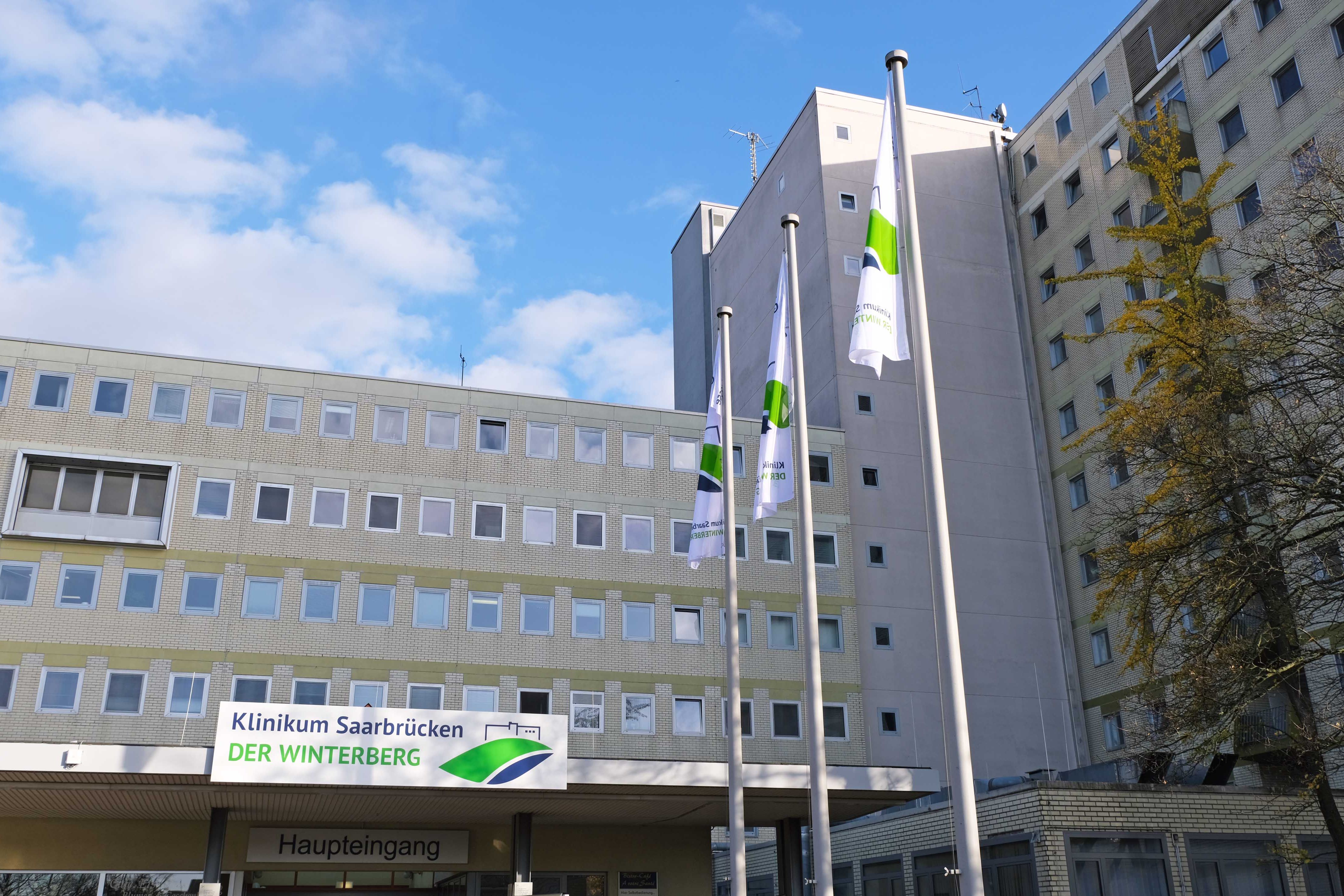 Klinikum Saarbrücken - DER WINTERBERG Eingangsbereich
