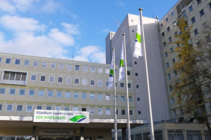 Klinikum Saarbrücken - DER WINTERBERG Eingangsbereich