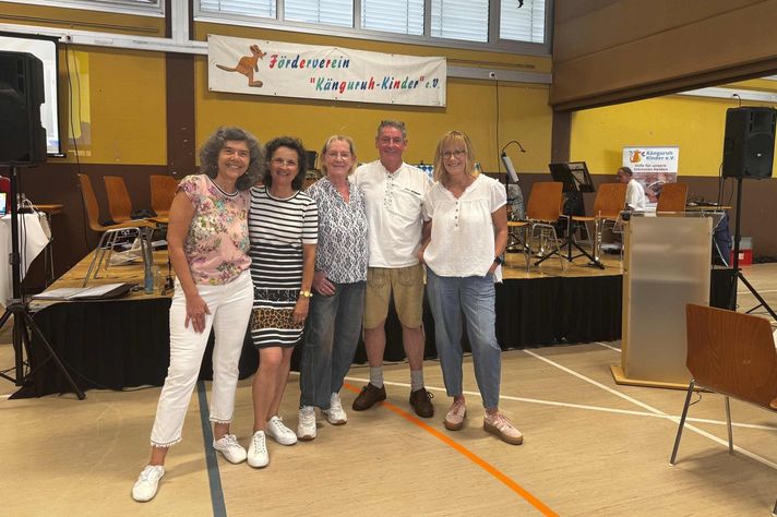 Von rechts die Mitglieder des Fördervereins: Eva Vogelgesang, Sigrid Reichert -Albrech, Sylvia und Karl-Werner Huy und Ursula Haier.  
