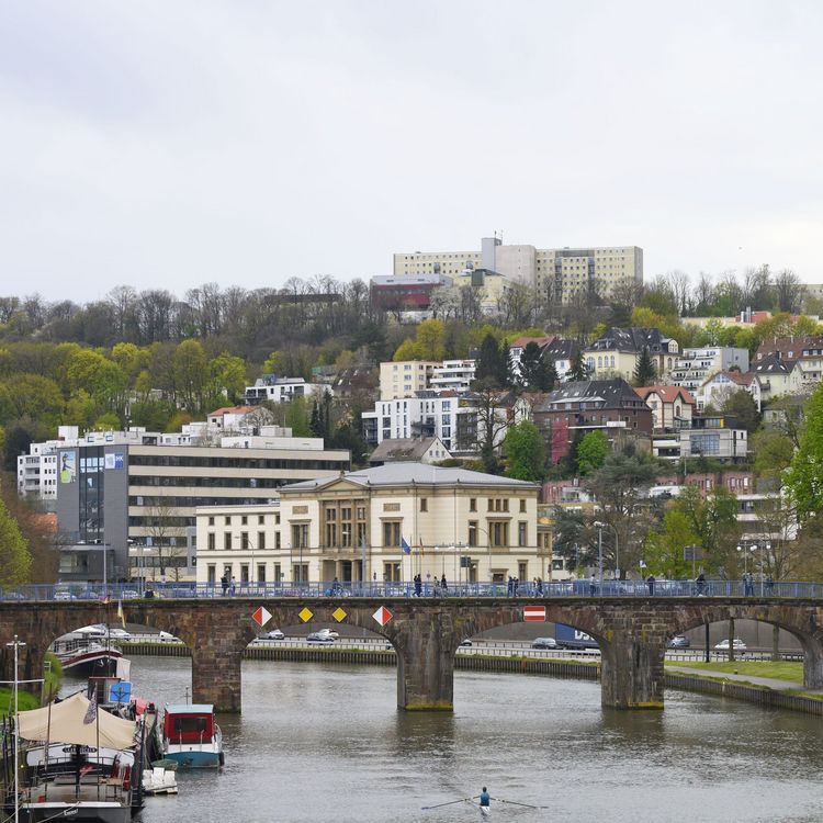 Klinikum Saarbrücken - DER WINTERBERG Blick aus der Stadt Saarbrücken auf den Winterberg