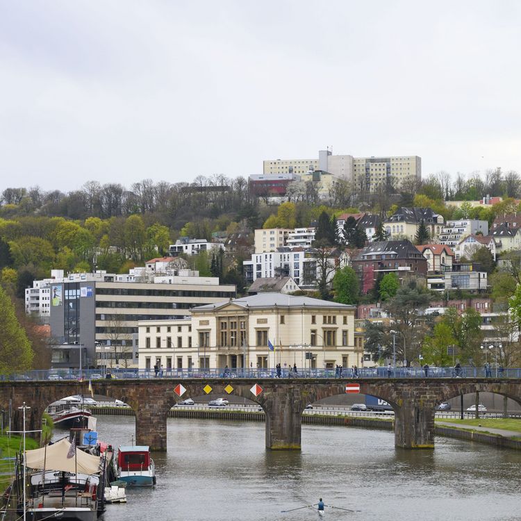 Klinikum Saarbrücken - DER WINTERBERG Blick aus der Stadt Saarbrücken auf den Winterberg