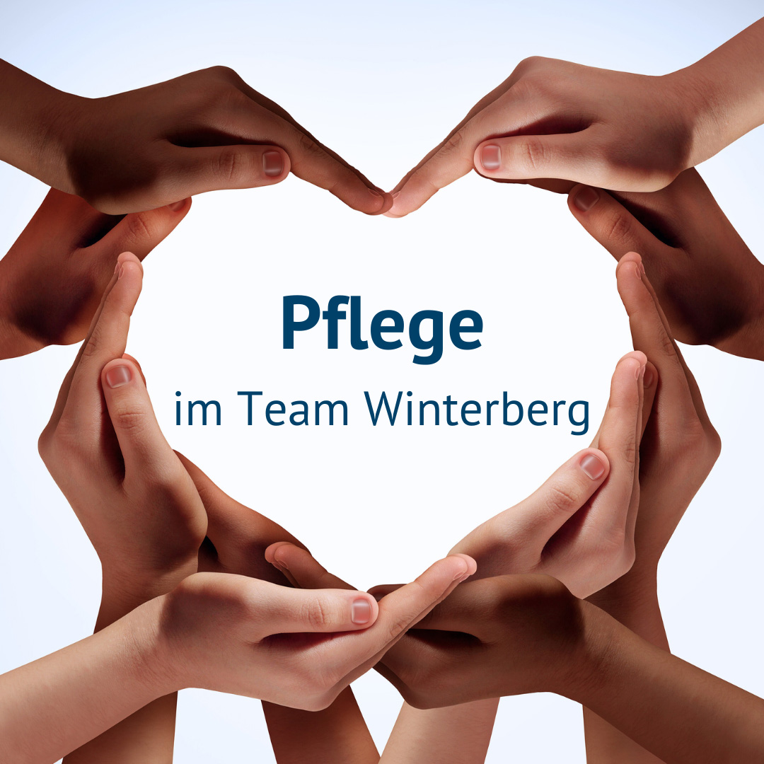 Hände, die ein Herz bilden - in der Mitte: Pflege, im Team Winterberg