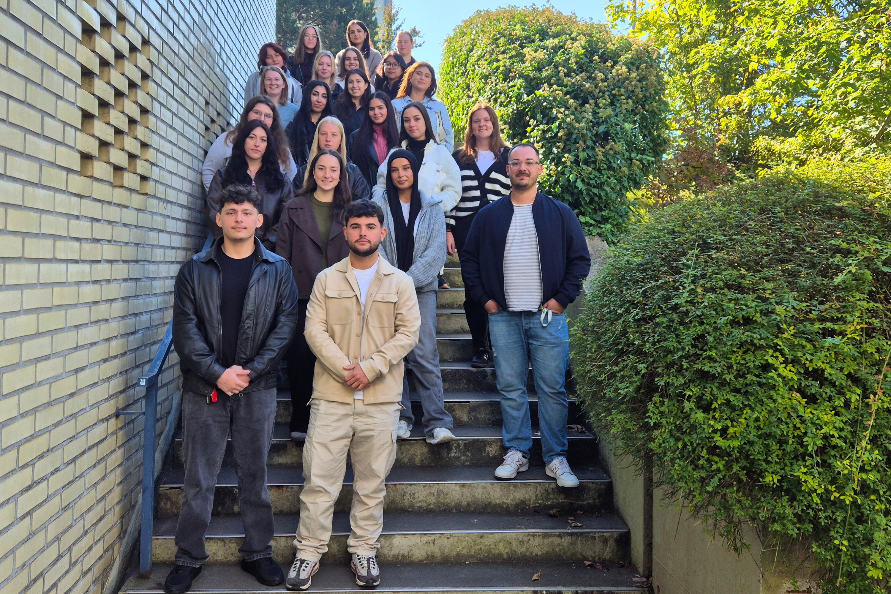 Gruppenbild zum Kursstart des neuen OTA-Kurses 25–28.