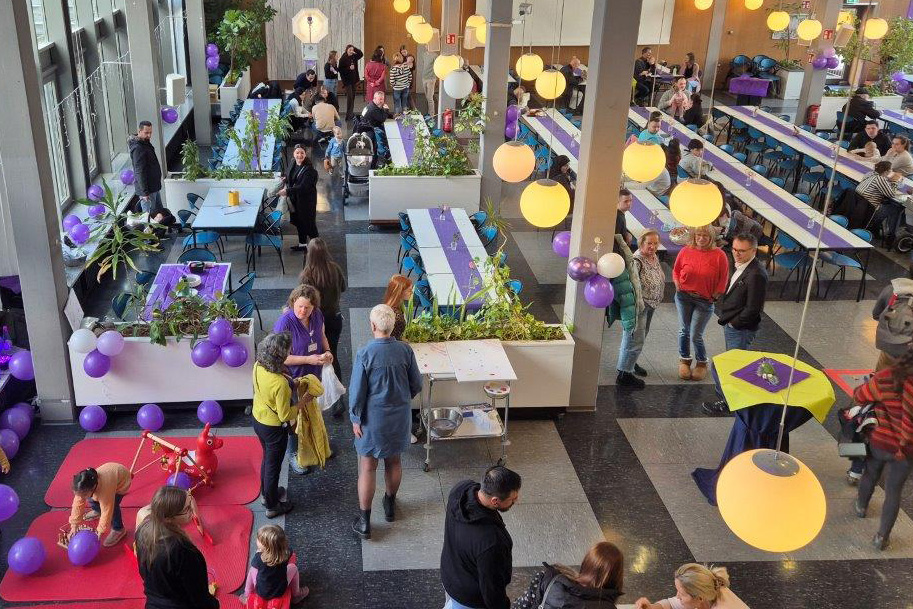Blick in das Casino von oben beim Weltfrühgeborenentag 2025